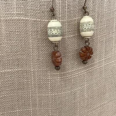 dangle earrings-ivory colored bead with brown flower