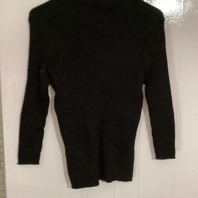 August silk XL black sweater with sleeves