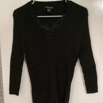August silk XL black sweater with sleeves