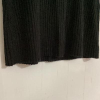 RQT short sleeve black sweater w neck detail XL