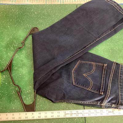 Levi Strauss SOS size 8 straight leg stretch denim
