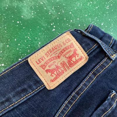Levi Strauss SOS size 8 straight leg stretch denim