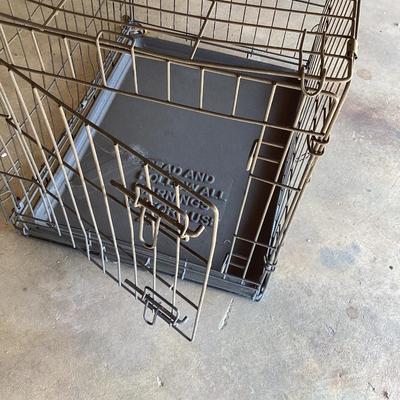 Dog crate, puppy size w bottom tray