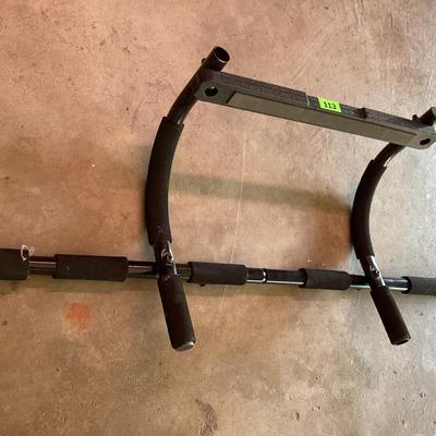 Pro form doorway pull up bar