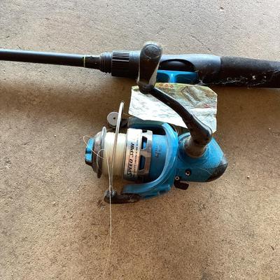 2 fishing poles