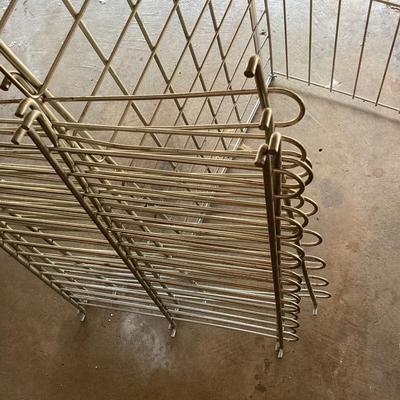 collapsable metal wire shelf with moveable shelf heights