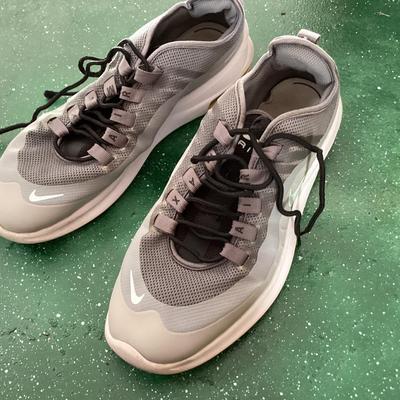 US men's 11 Nike shoes DS air max