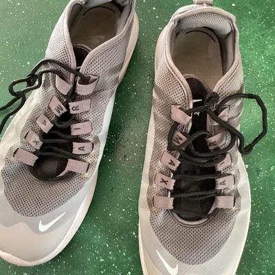 US men's 11 Nike shoes DS air max