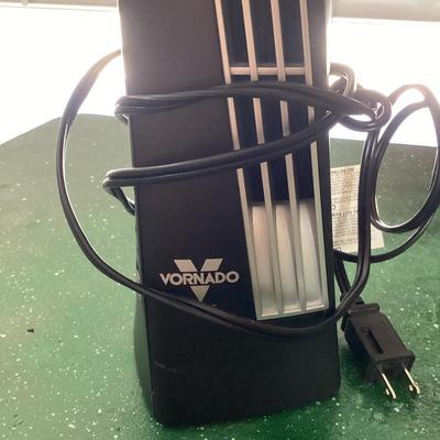 vornado desk fan with rotation 11 inch tall