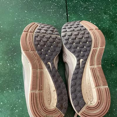 women's Nike 9.5 running shoes
