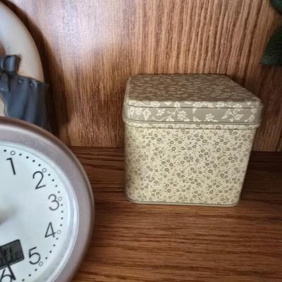 Household knickknacks Geese - alarm clock - vase with flowers and more