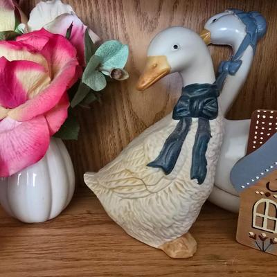 Household knickknacks Geese - alarm clock - vase with flowers and more