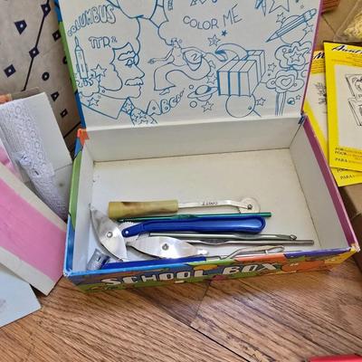 Sewing starter kit - needles - electric scissors - booklets- buttons - thread and much more