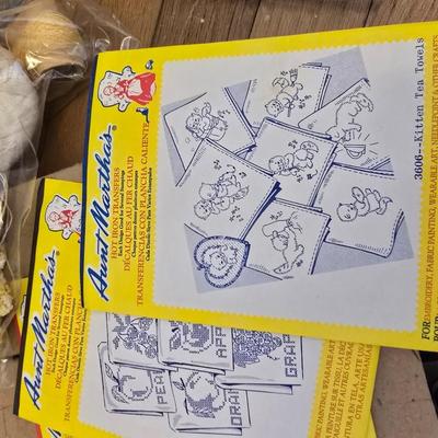 Sewing starter kit - needles - electric scissors - booklets- buttons - thread and much more