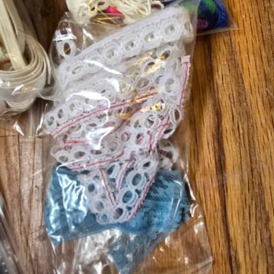 Sewing starter kit - needles - electric scissors - booklets- buttons - thread and much more