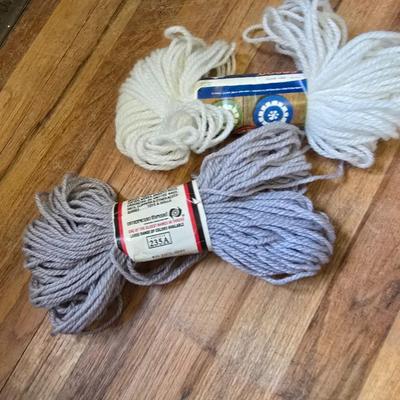 Sewing starter kit - needles - electric scissors - booklets- buttons - thread and much more