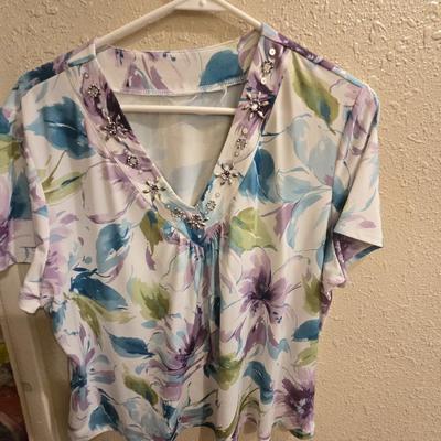 Ladies' tops - PM - no tags