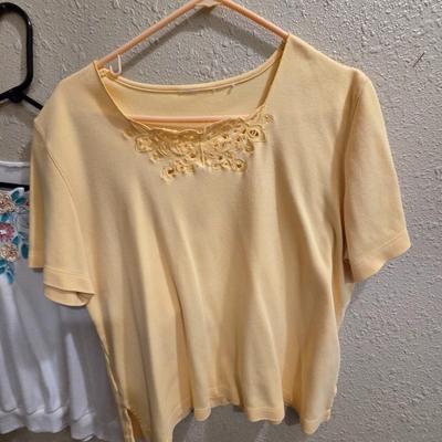 Women's short sleeve shirts - no tags