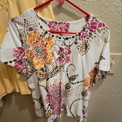 Women's short sleeve shirts - no tags