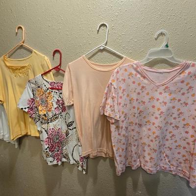 Women's short sleeve shirts - no tags