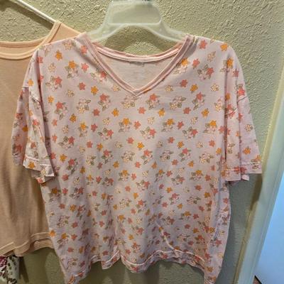 Women's short sleeve shirts - no tags