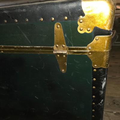 LOT 3: Luggage Trunk with Tray
