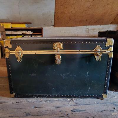 LOT 3: Luggage Trunk with Tray