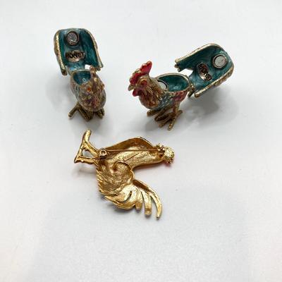 LOT 74: Trinkets and Trinket Holders - Brass Cricket Box, Handcrafted Trinket Basket, Occupied Japan Miniature Pottery, Roosters and...