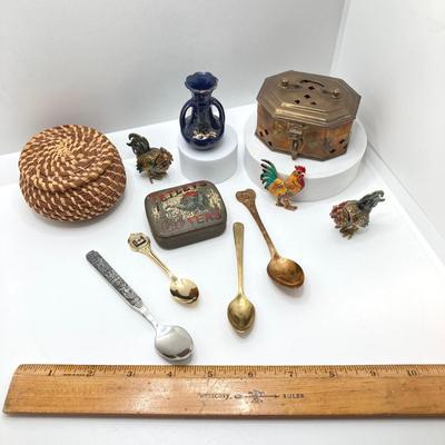 LOT 74: Trinkets and Trinket Holders - Brass Cricket Box, Handcrafted Trinket Basket, Occupied Japan Miniature Pottery, Roosters and...
