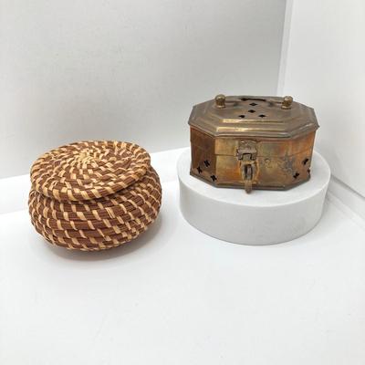 LOT 74: Trinkets and Trinket Holders - Brass Cricket Box, Handcrafted Trinket Basket, Occupied Japan Miniature Pottery, Roosters and...