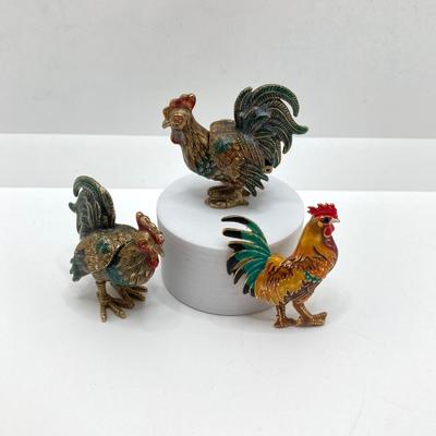 LOT 74: Trinkets and Trinket Holders - Brass Cricket Box, Handcrafted Trinket Basket, Occupied Japan Miniature Pottery, Roosters and...