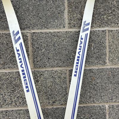 LOT 85: Jarvinen Skies w/Metal Poles