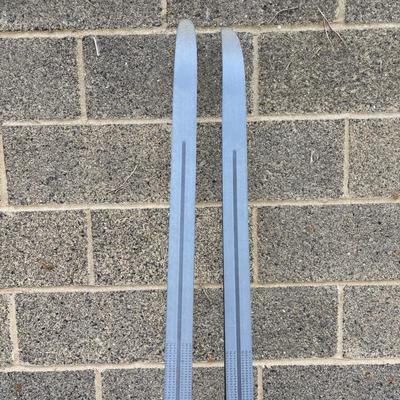 LOT 85: Jarvinen Skies w/Metal Poles
