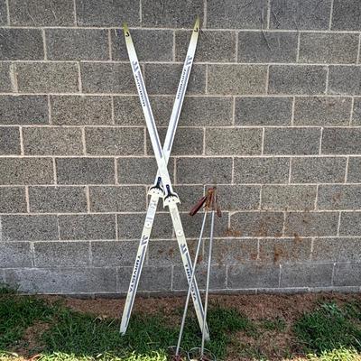 LOT 85: Jarvinen Skies w/Metal Poles