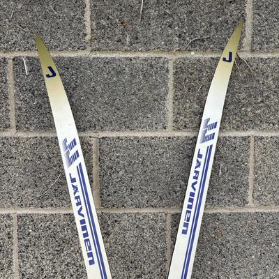LOT 85: Jarvinen Skies w/Metal Poles