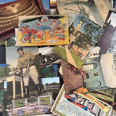 LOT: Large Collection of Loose Postcards
