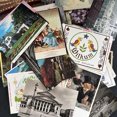 LOT: Large Collection of Loose Postcards