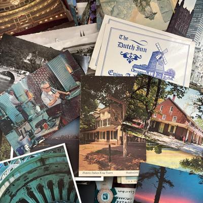 LOT: Large Collection of Loose Postcards