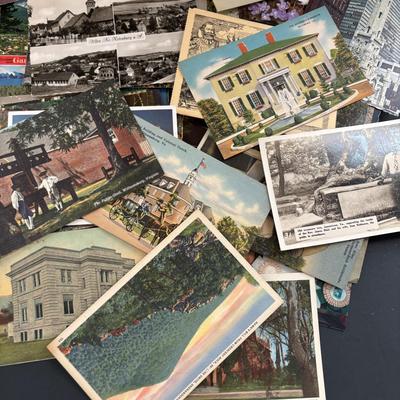 LOT: Large Collection of Loose Postcards