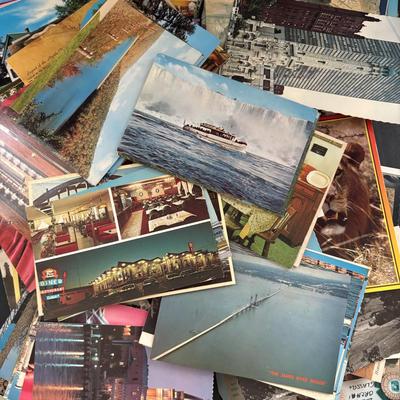 LOT: Large Collection of Loose Postcards