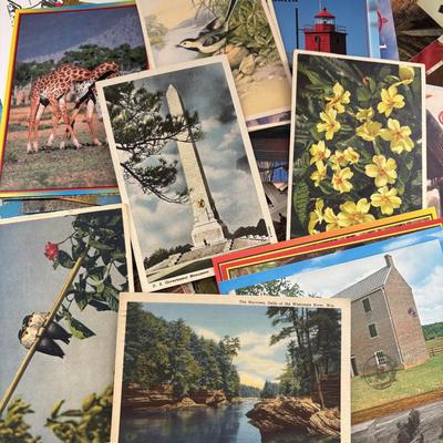 LOT: Large Collection of Loose Postcards