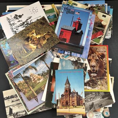 LOT: Large Collection of Loose Postcards