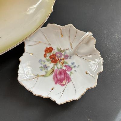 LOT 93: Floral China & Etched Crystal Collection: Mikori Ware, Barvaria & Others