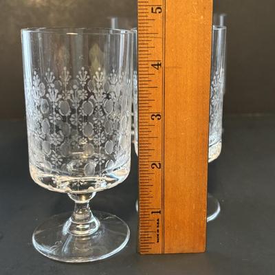 LOT 98: Vintage Rosenthal "Romance" Crystal Collection: Set of 12 Stemware (4.5")