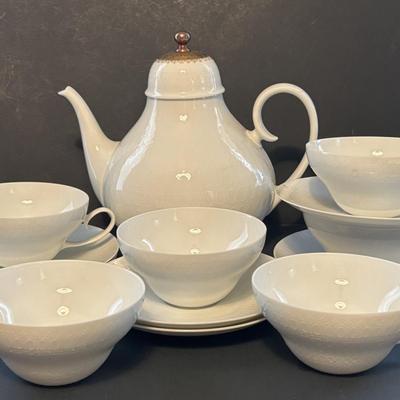 LOT Vintage Rosenthal "Romance" Collection: Teapot, 6 Cups & Saucers