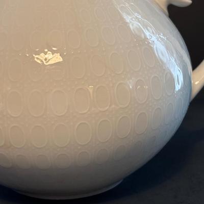 LOT Vintage Rosenthal "Romance" Collection: Teapot, 6 Cups & Saucers