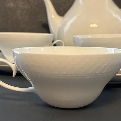 LOT Vintage Rosenthal "Romance" Collection: Teapot, 6 Cups & Saucers