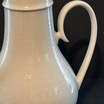 LOT 101: Vintage Rosenthal "Romance" Collection: Coffee/Teapot, 6 Teacups & 4 Saucers