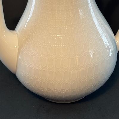LOT 101: Vintage Rosenthal "Romance" Collection: Coffee/Teapot, 6 Teacups & 4 Saucers