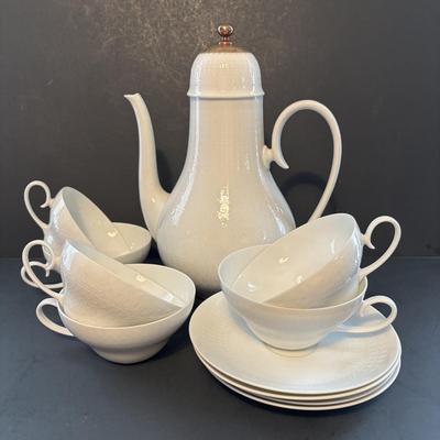 LOT 101: Vintage Rosenthal "Romance" Collection: Coffee/Teapot, 6 Teacups & 4 Saucers